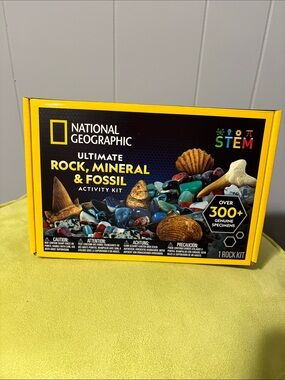 NIB playroom clean out! Nat Geo ultimate rock, mineral, and fossil kit.